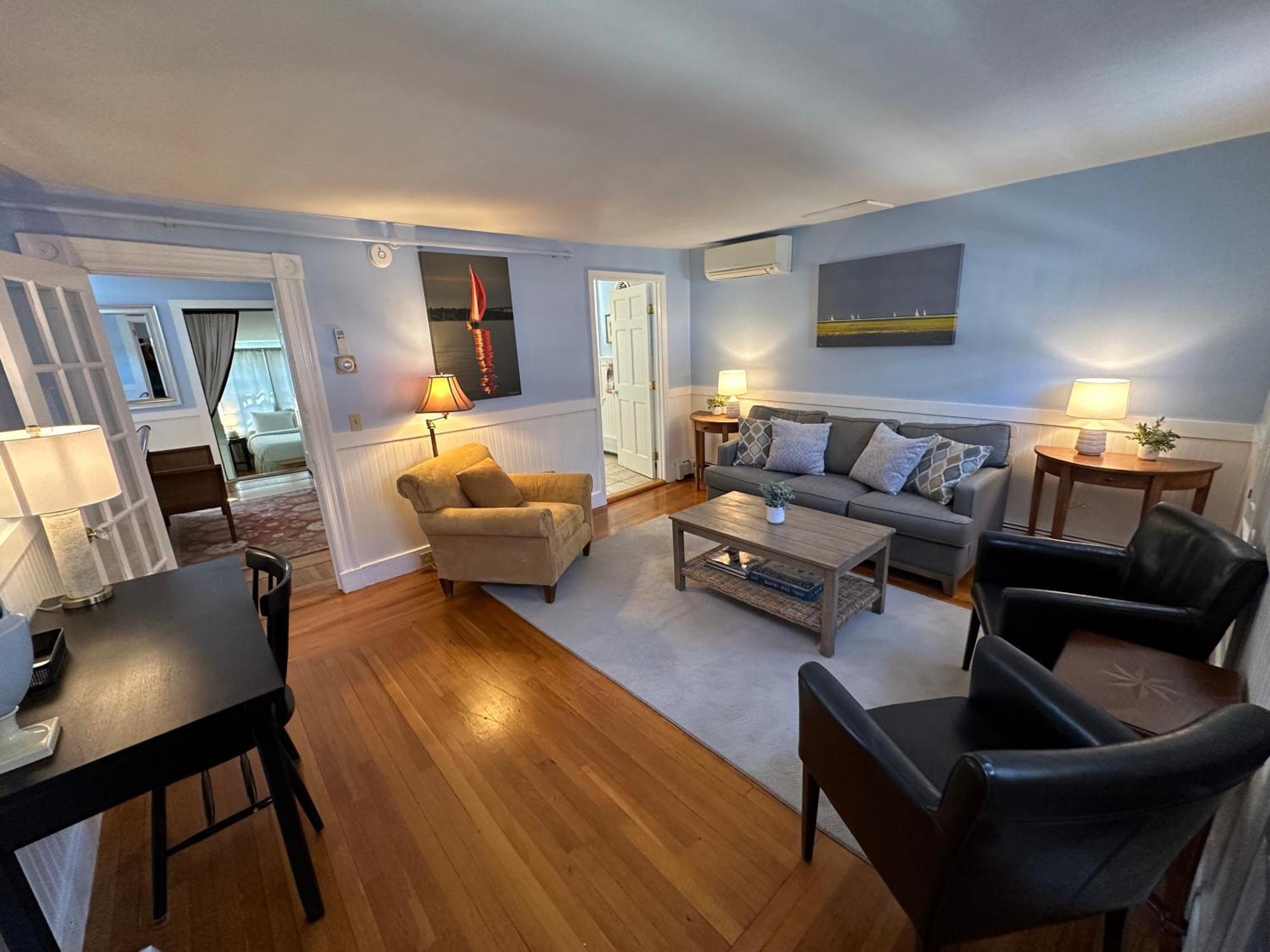 Entire Historic 5 Bed 5 Bath Inn Sleeps 17 Torre di Torre di Newport Esterno foto